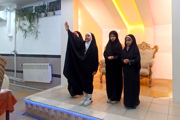 ضیافت افطار مادر و دختری دبستان ابوالحسن الوندی 