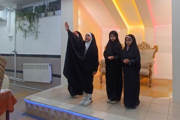 ضیافت افطار مادر و دختری دبستان ابوالحسن الوندی 