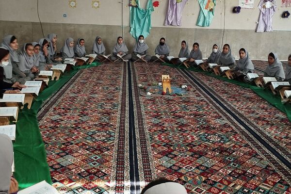 محفل انس با قرآن کریم به یاد شهید سیدحسن نصرالله در مدارس شهرستان اسلامشهر