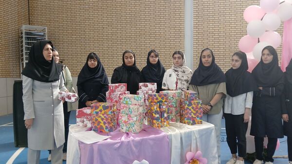 جلسه اولیا و مربیان در دبیرستان بهرام رزمی
