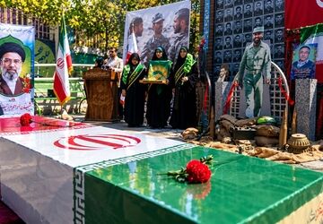 پیکر مطهر شهید گمنام در مدرسه شاهد آسیه