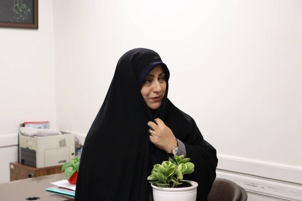 گرامیداشت هفته معلم با تجلیل از فرهنگیان آموزش و پرورش منطقه ۱۴ 
