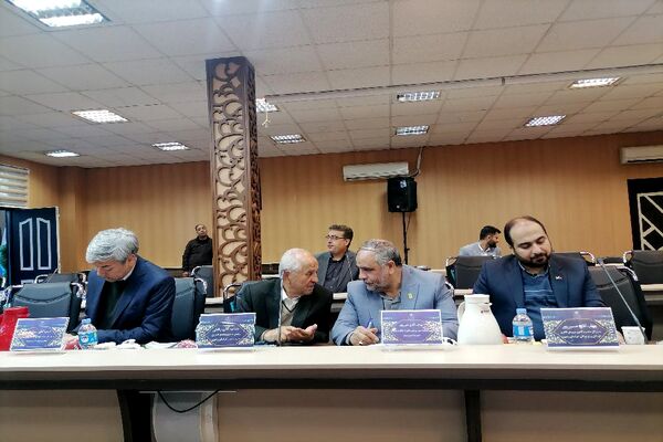نشست مشترک اعضای کمیسیون آموزش و تحقیقات مجلس، مدیران آموزش و پررش استان خراسان رضوی و وزیر آموزش وپرورش در مشهد