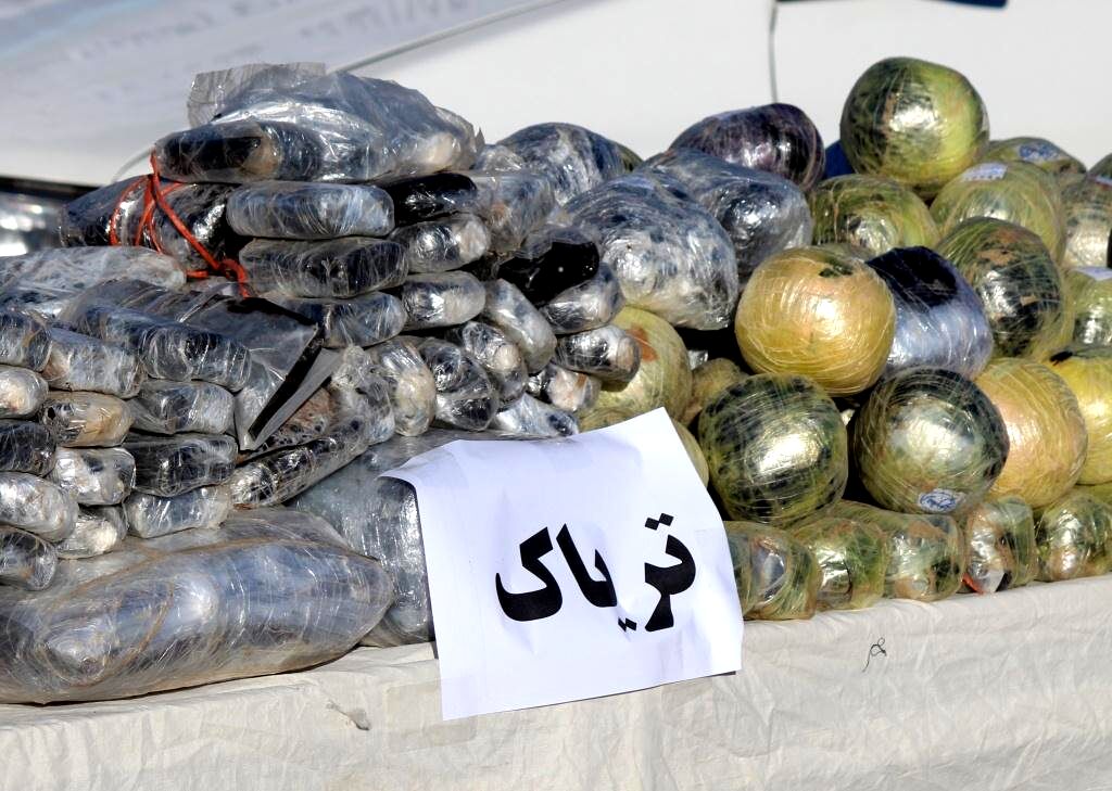کامیون بنز حامل تریاک در نهبندان متوقف شد
