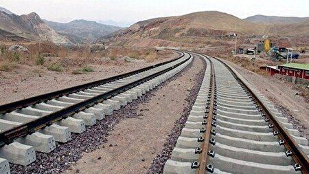 عبور نخستین قطار از مسیر بازسازی شده با نمایندگان مجلس+فیلم