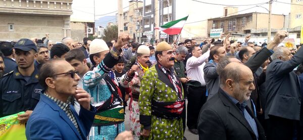 دانش‌آموزان شهرستان دره شهر در روز دانش‌آموز، شعارهای ضد استکباری سر دادند