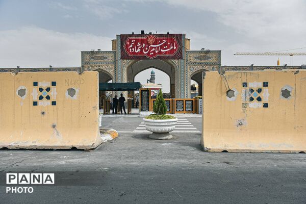 آماده‌سازی حرم مطهر رضوی در آستانه تشییع رهبر شهید انقلاب