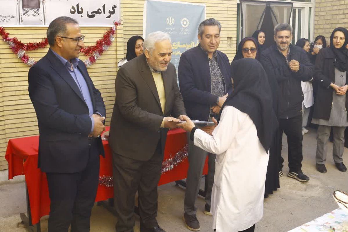 تجلیل از معلولان ذهنی و مربیان دلسوز در مرکز "دختران نیلوفر" فیروزکوه