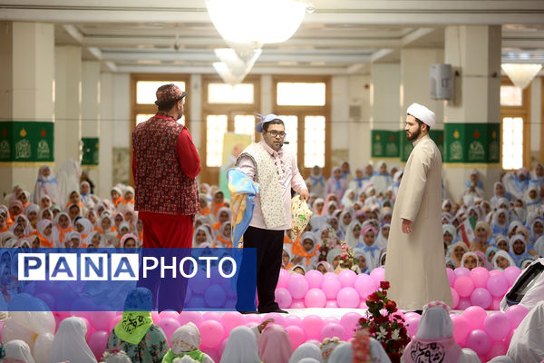 دختران، مهمان حضرت معصومه(س) شدند