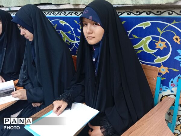 رقابت نخبگان قرآنی خراسان رضوی؛ آغاز مرحله استانی مسابقات قرآن و عترت دانش‌آموزان دختر
