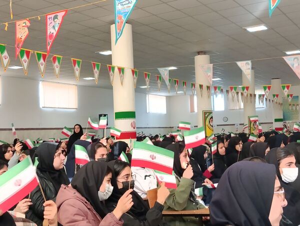 جشن پیروزی انقلاب در نهاوند 