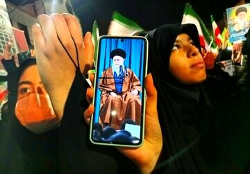 یک ایران، جلوی دشمن