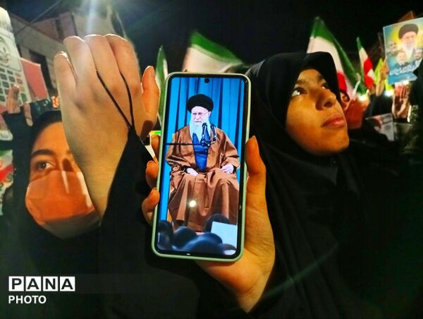 یک ایران، جلوی دشمن