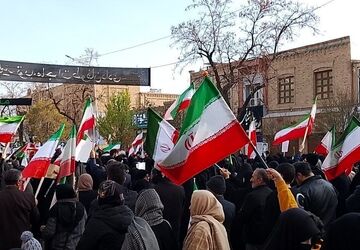اجتماع بزرگ مردم نیشابور برای بیعت با سومین رهبر جمهوری اسلامی ایران 