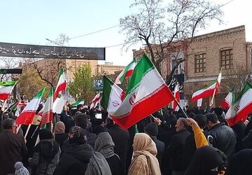 اجتماع بزرگ مردم نیشابور برای بیعت با سومین رهبر جمهوری اسلامی ایران 