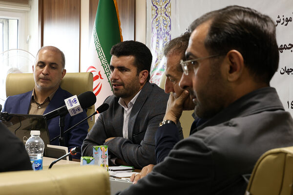 نشست صمیمی معاون تربیت بدنی و سلامت با ورزشکاران و کادر فنی تیم ملی والیبال دانش‌آموزی