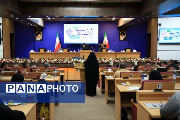 نشست صمیمی مدیران رسانه با استاندار قم