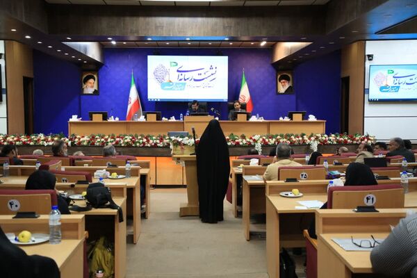 نشست صمیمی مدیران رسانه با استاندار قم
