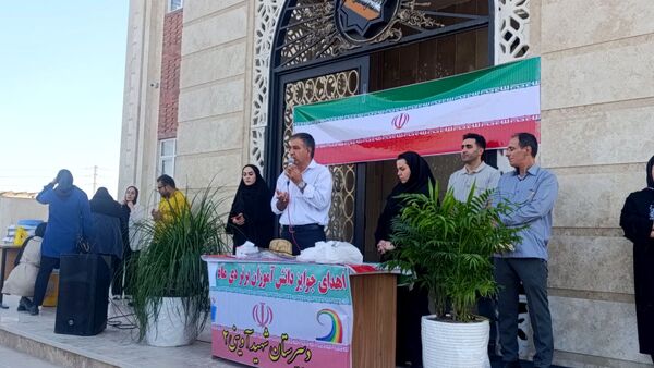 تجلیل‌ از دانش آموزان برتر دبیرستان پسرانه آوینی ۲ در سرای مهر و ادب 