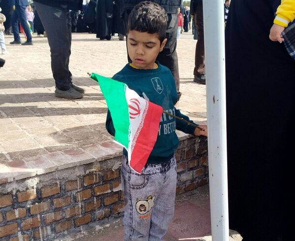 نسل آینده در راهپیمایی ۲۲ بهمن شهرستان کندر دیده شد
