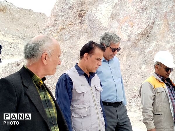 بازدید فرماندار کاشمر از معدن کائولن 