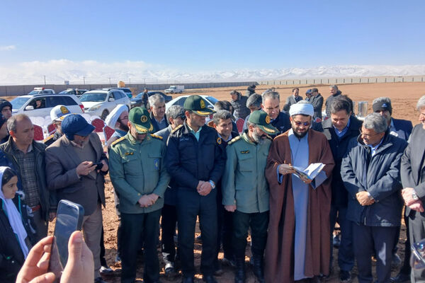 کلنگ زنی و آیین آغاز عملیات اجرایی ساخت مدرسه مسکن ملی آباده با حضور استاندار
