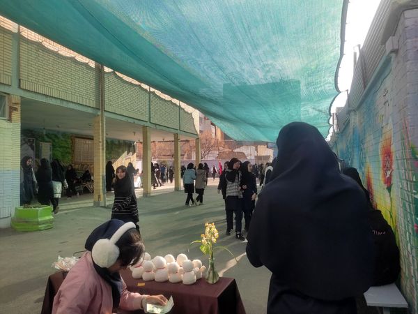 برپایی بازارچه دانش آموزی در دبیرستان فیاض شهرستان کاشمر 