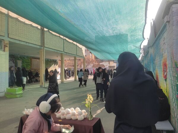 برپایی بازارچه دانش آموزی در دبیرستان فیاض شهرستان کاشمر 