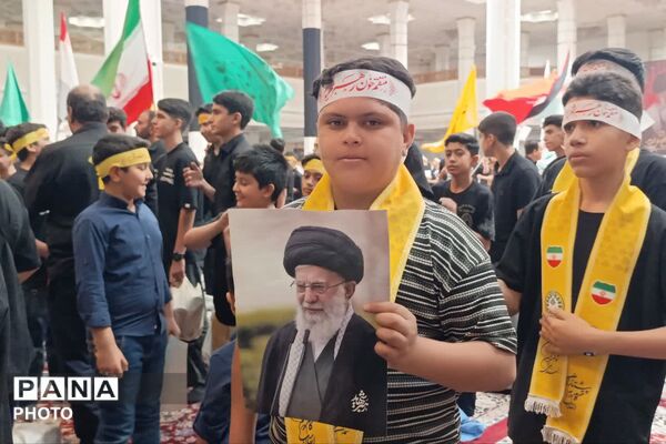 نوجوانان عاشورایی در حرم شاهچراغ(ع) - 1