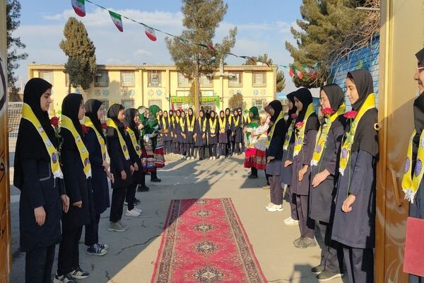 اجلاس استانی ویژه مدیران دبیرستان‌های نمونه دولتی و شبانه‌روزی استان خراسان رضوی در دبیرستان دخترانه شهید مجید دهنوی