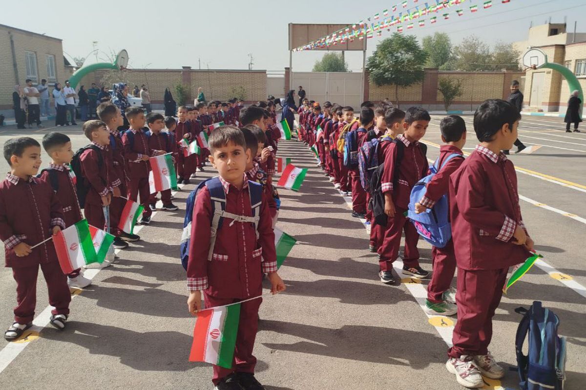 برگزاری جشن شکوفه ها در دبستان امام رضا ۱ شهر قیامدشت