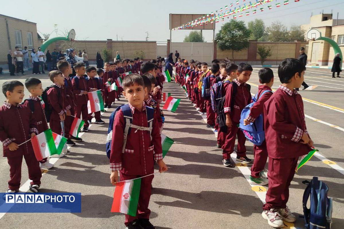 برگزاری جشن شکوفه ها در دبستان امام رضا ۱ شهر قیامدشت