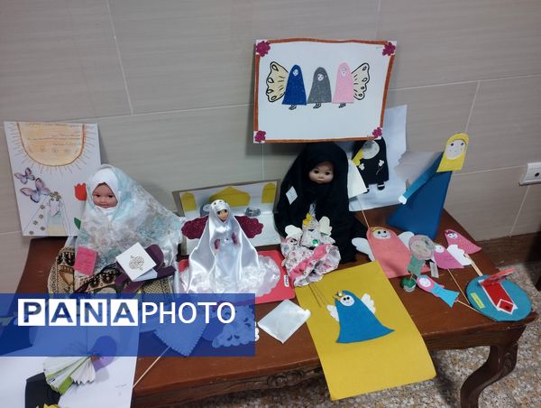 نمایشگاه حجاب به‌مناسبت ایام فاطمیه در مدرسه نشاط اسلامشهر