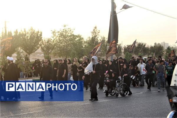 آیین پیاده‌روی اربعین حسینی در بلوار پیامبر اعظم(ص) قم