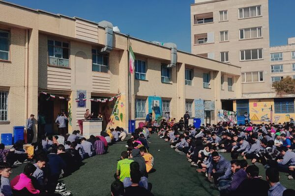 جشن آواها به‌مناسبت دهه فجر در دبیرستان هاشمی رفسنجانی ناحیه 4