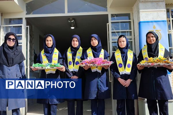 جشن ولادت حضرت زینب (س) و روز پرستار در دبیرستان مهر