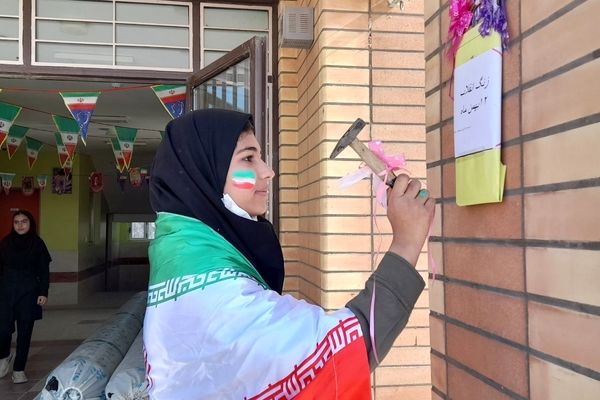 زنگ انقلاب در مدرسه فاروق منصور عباسی شهرستان اردل