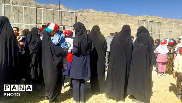 افتتاح چمن مصنوعی به یاد شهدا در کیار