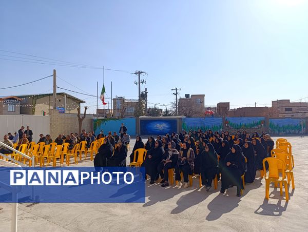 جلسه انجمن اولیا و مربیان آموزشگاه نمونه دولتی مرحوم طاووسی