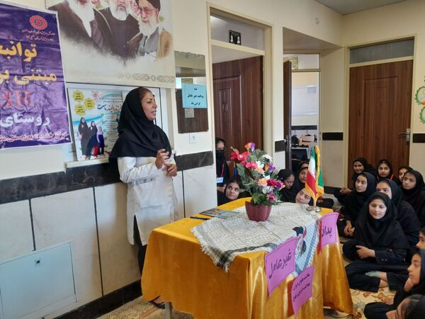 جلسه توجیهی  سلامت بانوان در دبیرستان مادرمهربان خلیل آباد