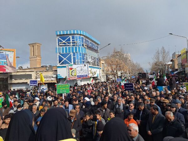 راهپیمایی ۲۲بهمن در شهرستان کاشمر با حضور پر رنگ مردم برگزار شد 