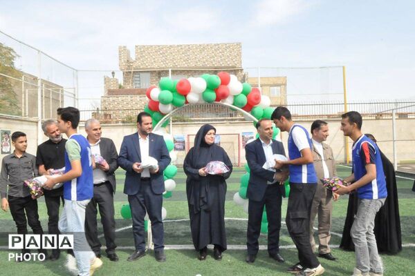 افتتاح نخستین زمین چمن مصنوعی مدارس استثنایی استان تهران در ورامین به نام شهید «ابوالفضل گلستانی»
