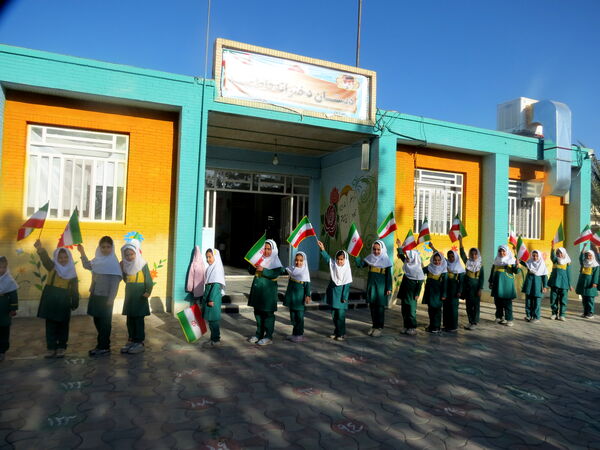 صبحگاهی شاد و پرنشاط در مدارس خاتم