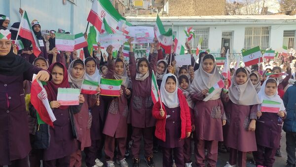 نکوداشت ایام الله دهه مبارک فجر در مدارس آزادواری یک و شهید رجایی یک منطقه پردیس 