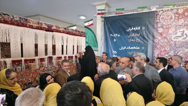 رونمایی از نخستین فرش صادراتی شهریار در اولین همایش بزرگ اندیشه
