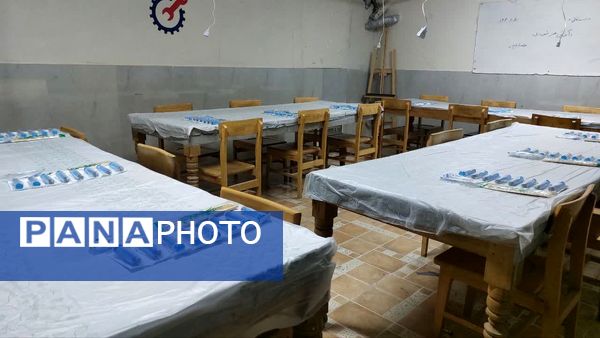 کارسوق سازه های سرنگی در دبیرستان دخترانه شاهدبحرینیان ناحیه۴ اصفهان