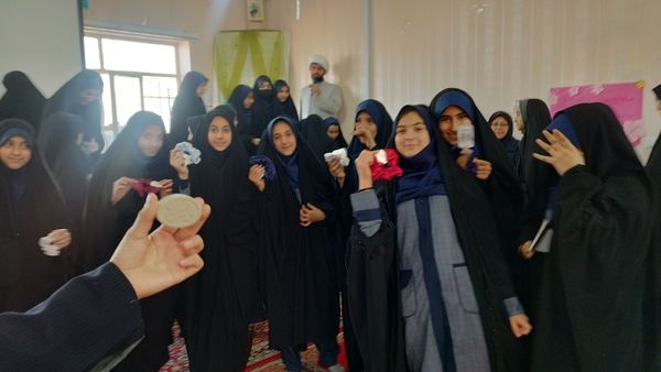 روز شاد و خاطره‌انگیز دانش‌آموزان در دبیرستان شاهد تکتم