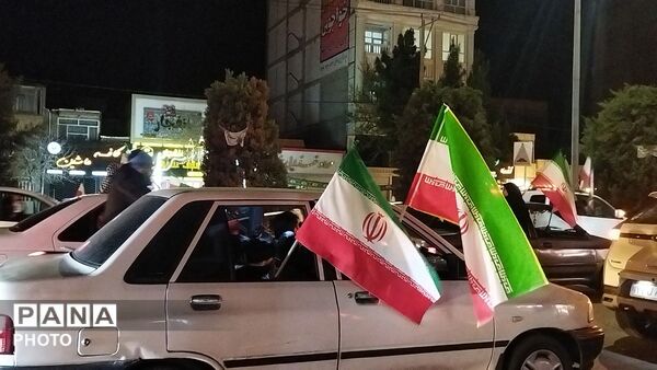 پرچم های ایران بر فراز بلوار فضل نیشابور قرار گرفت 