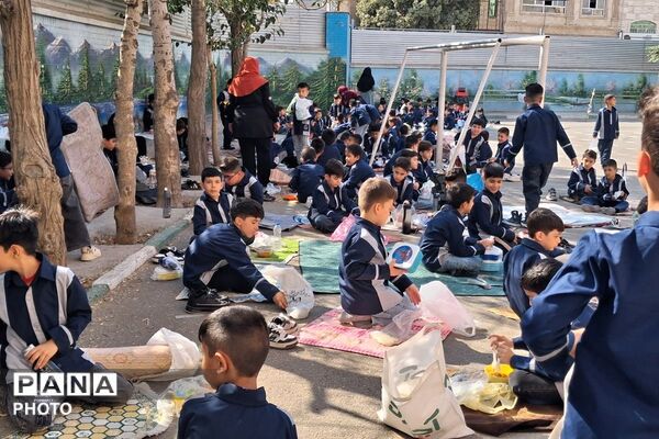 تجربه لحظاتی شاد در مدرسه شهید حاج جعفری به مناسبت روز جهانی غذا و بهداشت روان