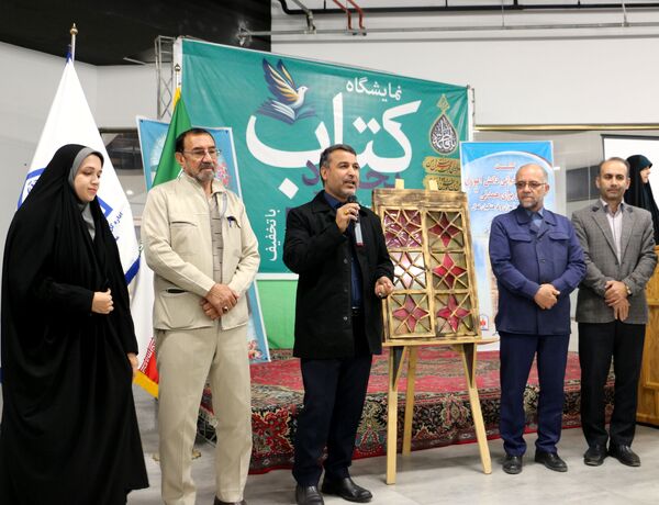 بازدید مدیرکل آموزش و پرورش خراسان شمالی از نمایشگاه هفته کتاب و کتابخوانی
